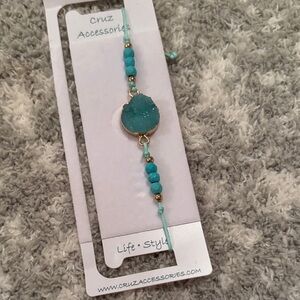 Druzy Quartz Turquoise Beaded Beach Styled Bracelet with Gold Accents NWT 7”